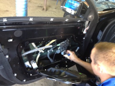 Установка лобового стекла Jaguar XJ Series 2010-