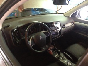 Установка лобового стекла Mitsubishi Outlen 2013