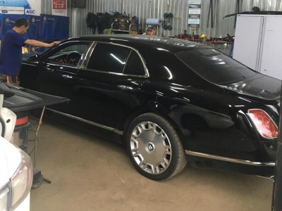 Установка лобового стекла Bentley Mulsanne 4D Sedan 2010-