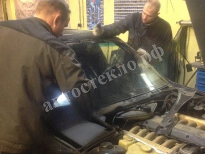 Установка лобового стекла BMW 7 e32 1987-1994