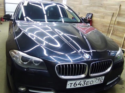 Установка лобового стекла BMW F10 2012-