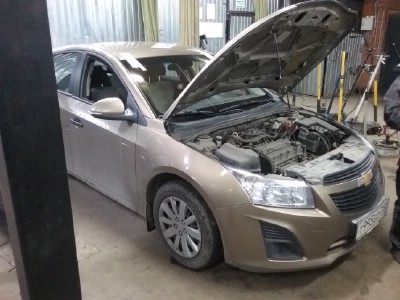 Установка лобового стекла Chevrolet Cruze -