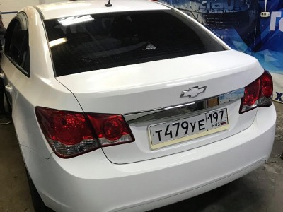 Установка лобового стекла Chevrolet Cruze 5D HB, 4D SED 2009-2015