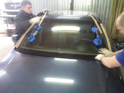 Установка лобового стекла Chevrolet Lacetti -