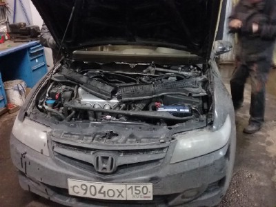 Установка лобового стекла Honda Accord 2002-2008