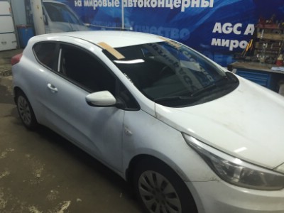 Установка лобового стекла Kia Pro CEED 3D HB 2012-