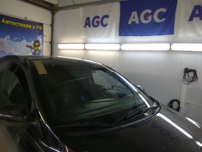 Установка заднего стекла KIA RIO III SED, 5D HB 2010-2017