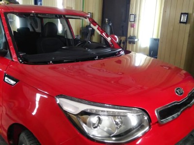 Установка лобового стекла KIA Soul -