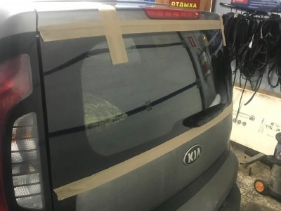 Установка заднего стекла Kia Soul 5D HB 2009-2014