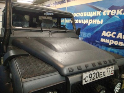 Установка лобового стекла Land Rover Defender 2002