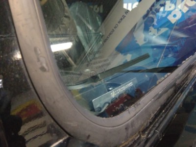 Установка лобового стекла  LAND ROVER DEFENDER 90-110 -