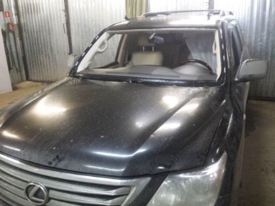 Установка лобового стекла Lexus LX570 -