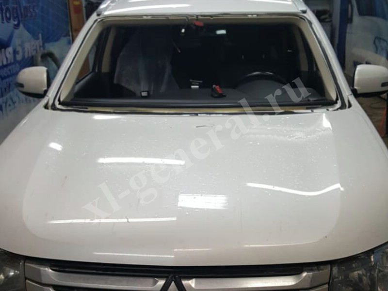 Установка лобового стекла Mitsubishi Outlander 2014-