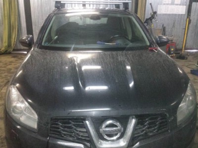 Установка лобового стекла Nissan Qashqai 2006-2013