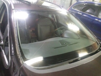Установка лобового стекла Opel Astra J -
