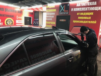 Установка лобового стекла Volkswagen Touareg 5D -