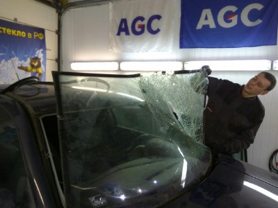 Установка лобового стекла Volkswagen Golf A4 3/5D HB 1997-2004