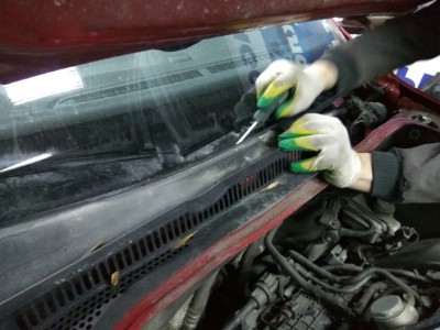 Установка лобового стекла VOLKSWAGEN JETTA 4D SED 2011-