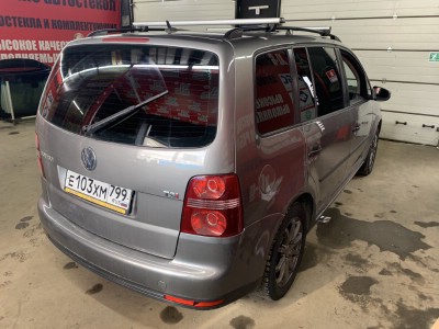 Установка лобового стекла Volkswagen Touran -