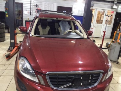 Установка лобового стекла Volvo XC60 2008-