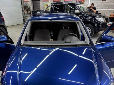 Установка лобового стекла Audi A4 2000-2007