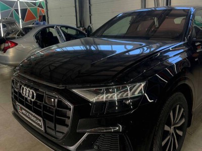 Установка лобового стекла Audi Q8 -