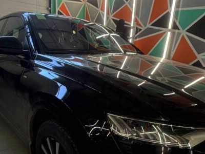 Установка лобового стекла Audi Q8 -