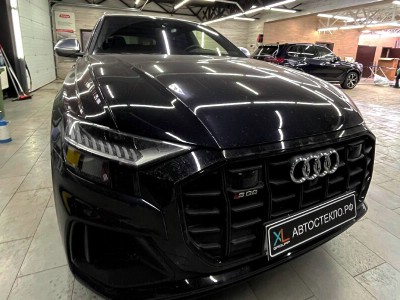 Установка лобового стекла Audi Q8 -