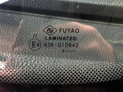 Установка лобового стекла BMW 3 (E90) -