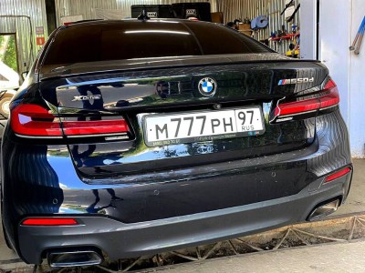 Установка лобового стекла BMW 5 G30 M550D -