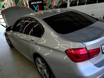 Установка лобового стекла BMW F30 2011-2019