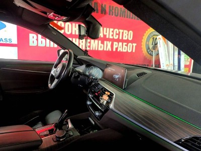 Установка лобового стекла BMW G30 -