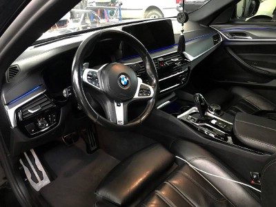 Установка лобового стекла BMW G30 -