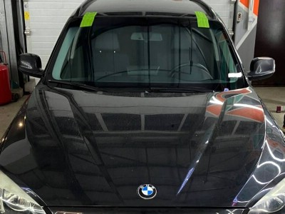 Установка лобового стекла BMW X1 -