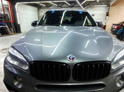 Установка лобового стекла BMW X5 2013-2018