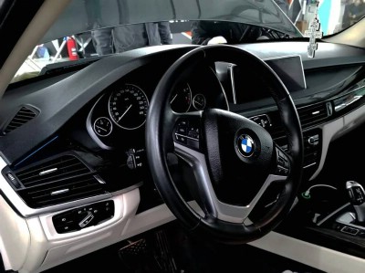 Установка лобового стекла BMW X5 F15 2013-2018