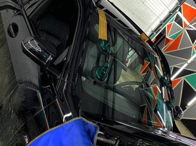 Установка лобового стекла BMW X5 G05 -