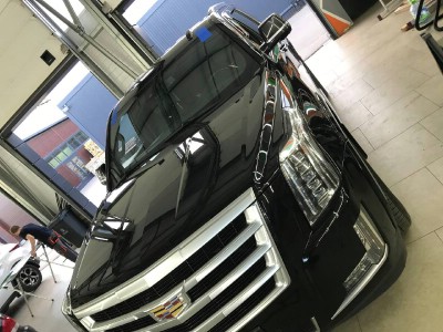 Установка лобового стекла Cadillac Escalade 2015-