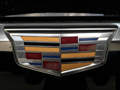 Установка лобового стекла Cadillac Escalade 2015-