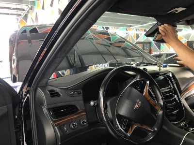 Установка лобового стекла Cadillac Escalade 2015-