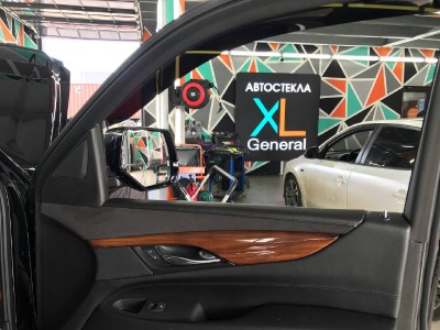 Установка лобового стекла Cadillac Escalade 2015-