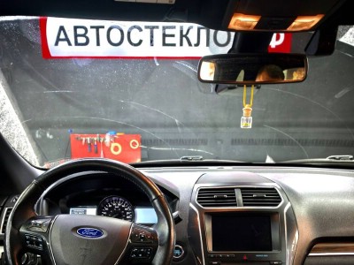 Установка лобового стекла Ford Explorer V -