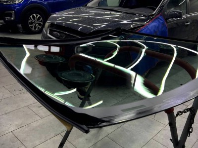 Установка лобового стекла Ford Focus II 2006-2011