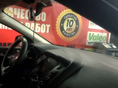 Установка лобового стекла Ford Focus III 2012-2019