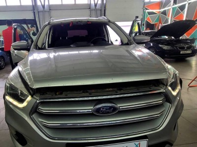 Установка лобового стекла Ford Kuga 2016-