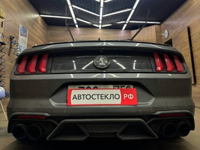 Установка лобового стекла Ford Mustang VI (S550) -