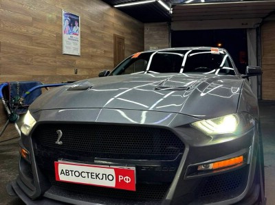 Установка лобового стекла Ford Mustang VI (S550) -