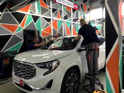 Установка лобового стекла GMC Terrain 2010-