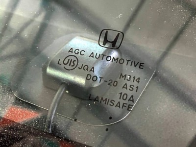 Установка лобового стекла Honda Spike -