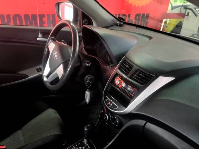 Установка лобового стекла Hyundai Solaris 2010-